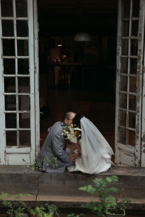 Nụ hôn trên bậc cửa