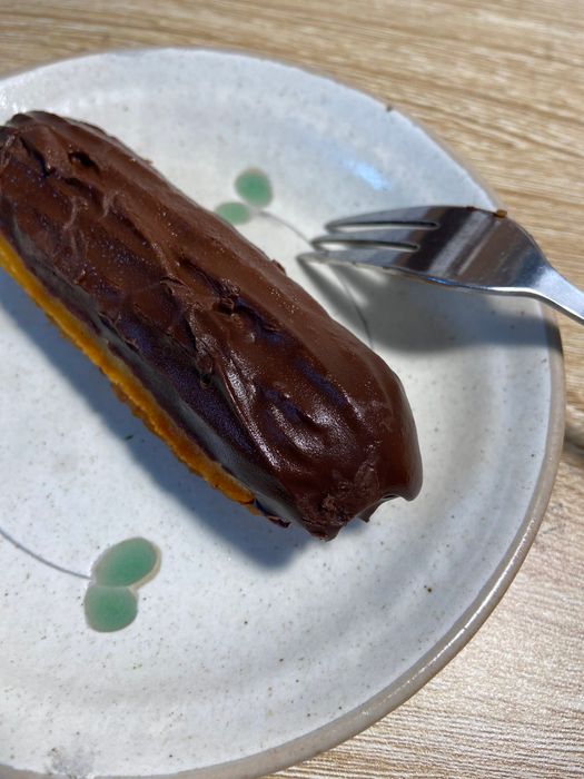 Món bánh đầu tiên Sơn làm tặng Hoa: éclair sô-cô-la
